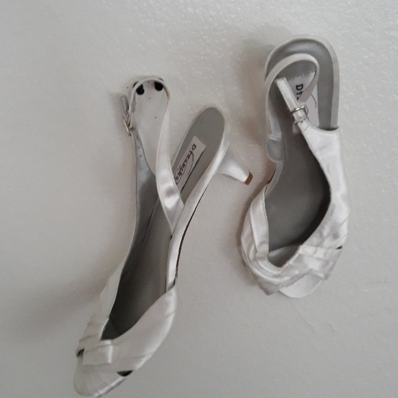 Shoe - Picture 3 of 4